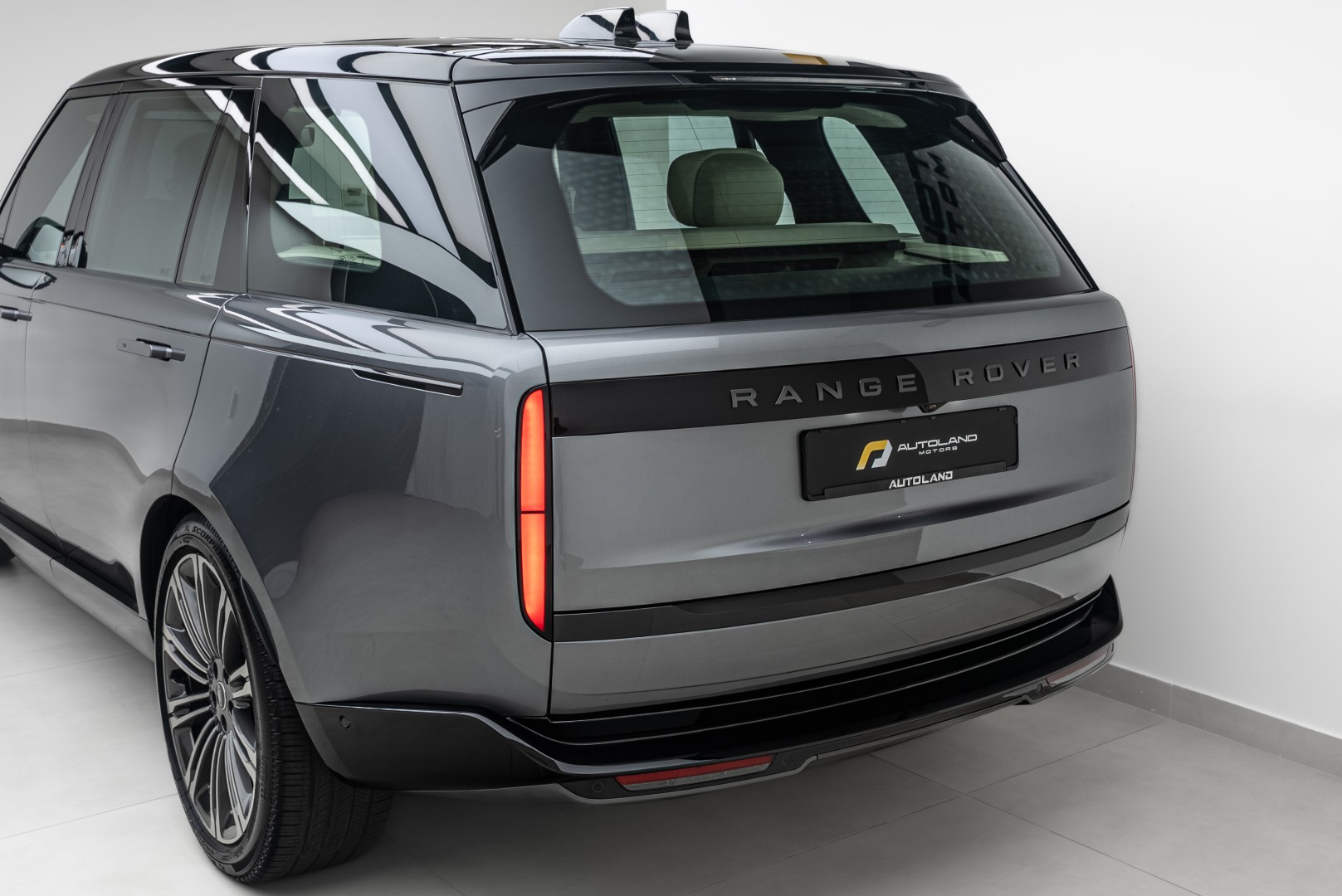 2025 RANGE ROVER P530 AUTOBIOGRAPHY LWB DEALER WARRANTY FOR 5 YEARS.